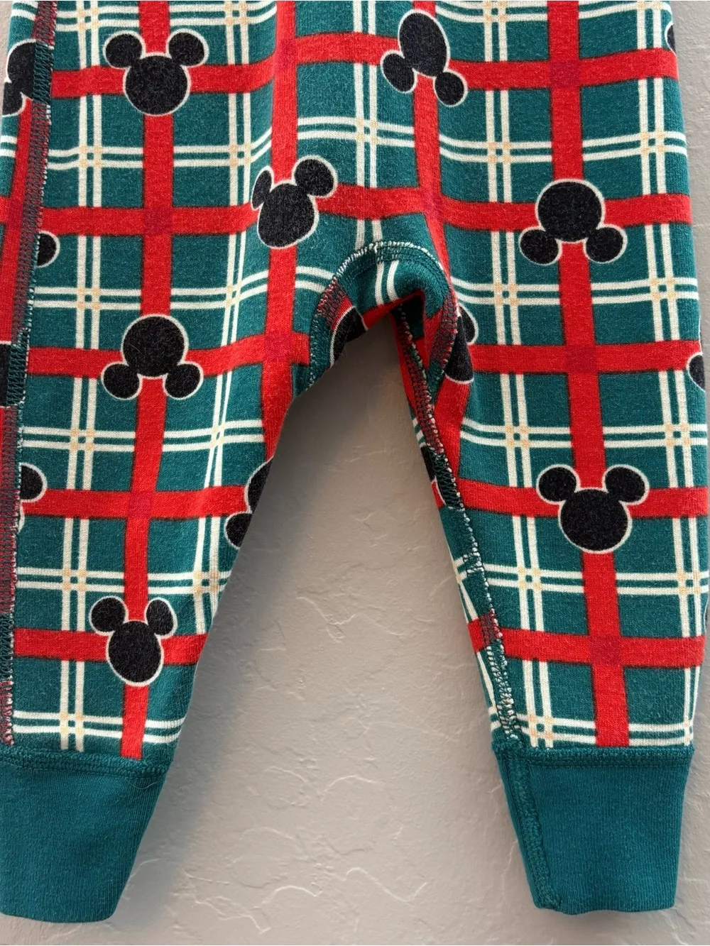 Hanna andersson disney mickey holiday christmas plaid baby sleeper 75 cm 12-18